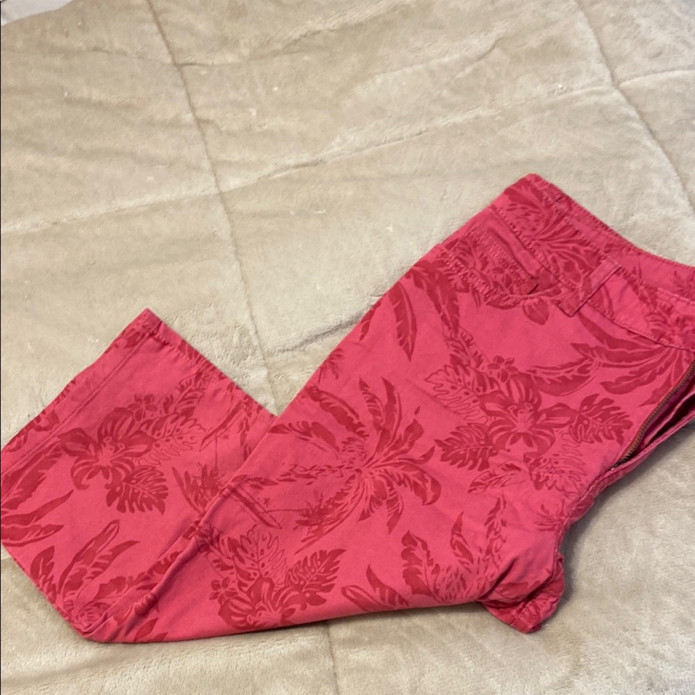 Tropical floral Bermuda pants